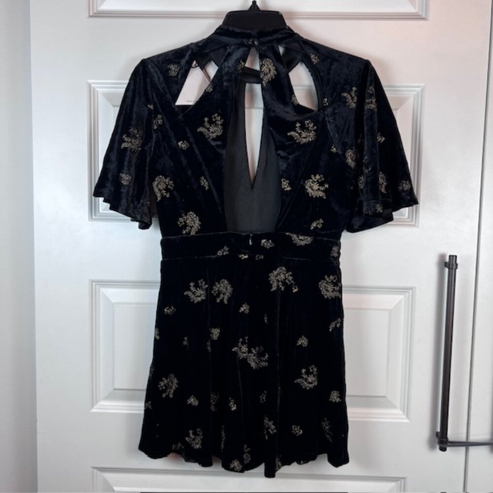 Lost + Wander Genevieve Black Velvet Embroidered Cutout Mini Romper Small NWT - Picture 4 of 12